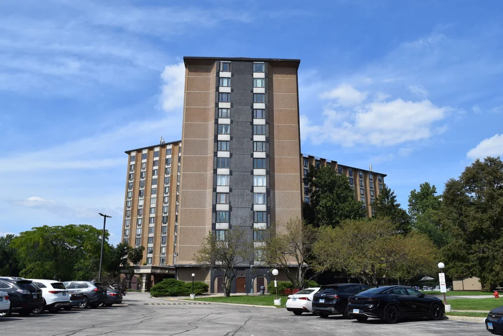 Unit for sale at 1 Renaissance Place, Palatine, IL 60067