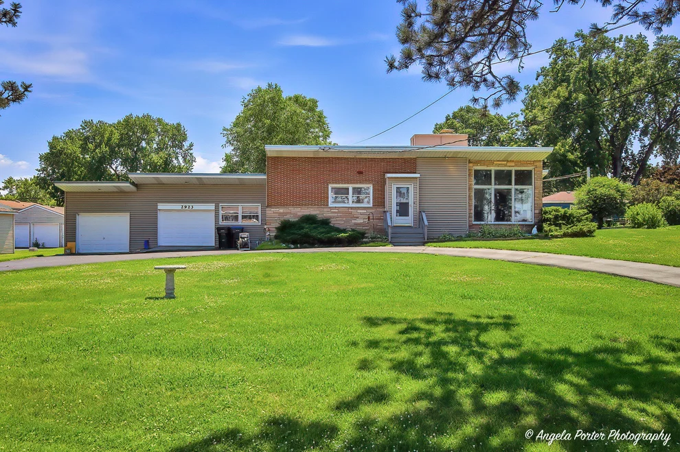 Unit for sale at 2923 Shorewood Drive, McHenry, IL 60050