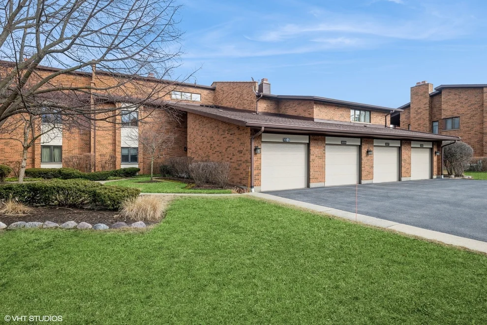 Unit for sale at 1027 Deerfield Place, Highland Park, IL 60035