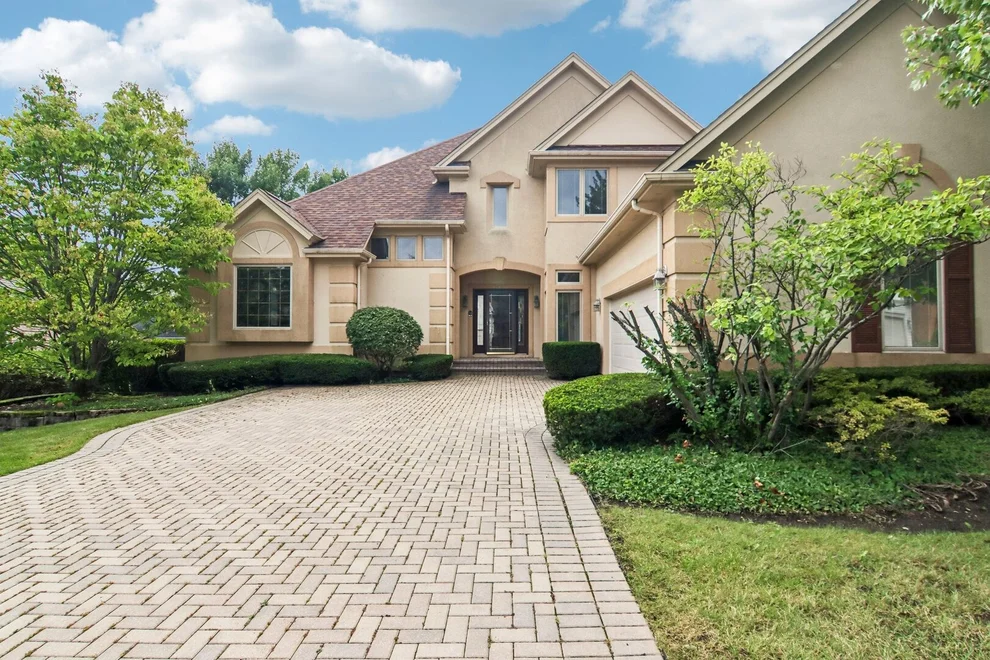 Unit for sale at 1167 S HiddenBrook Trail, Palatine, IL 60067