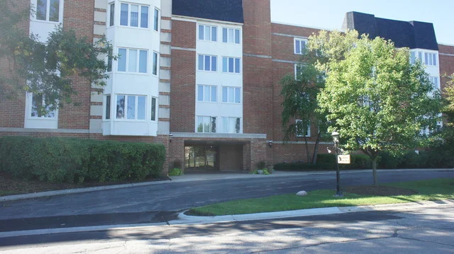 Unit for sale at 100 LAKE Boulevard, BUFFALO GROVE, IL 60089