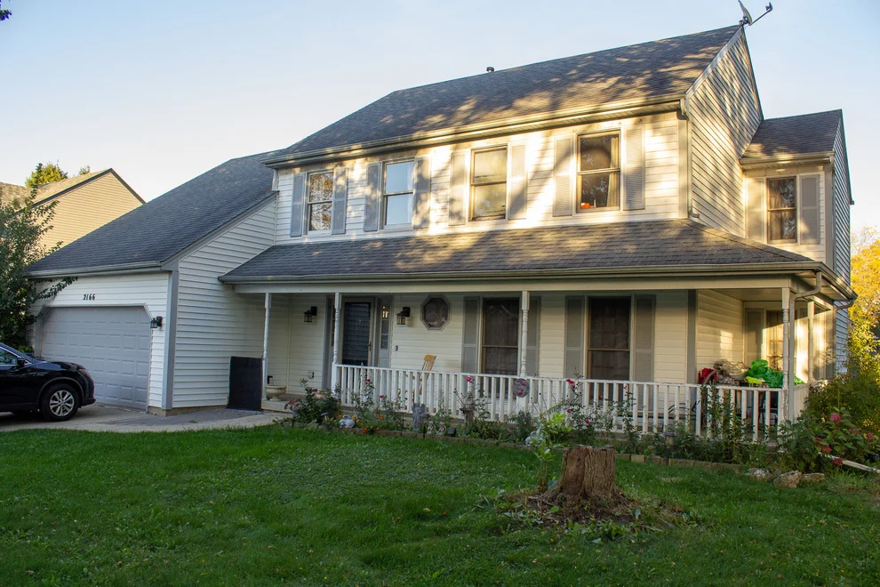 Unit for sale at 2166 Jordan Lane, Elgin, IL 60123