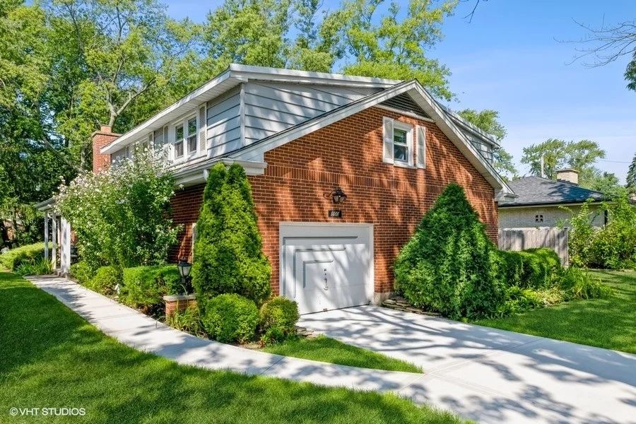 Unit for sale at 800 S Western Avenue, Park Ridge, IL 60068