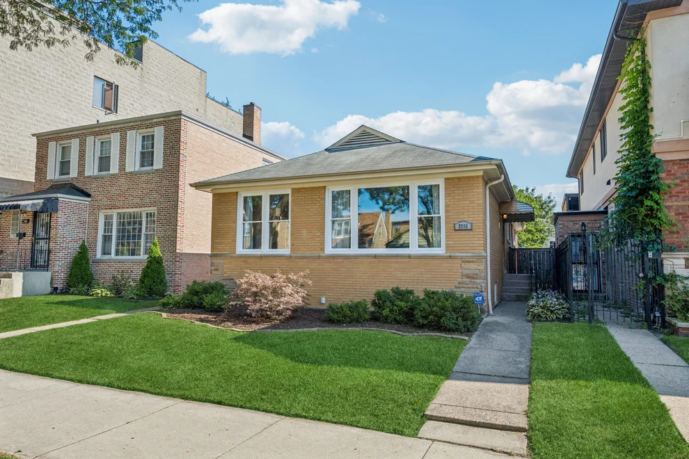 Unit for sale at 2551 W Balmoral Avenue, Chicago, IL 60625