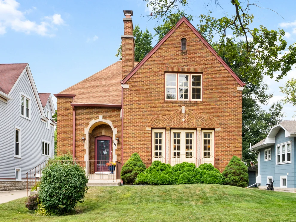 Unit for sale at 3514 Hollywood Avenue, Brookfield, IL 60513