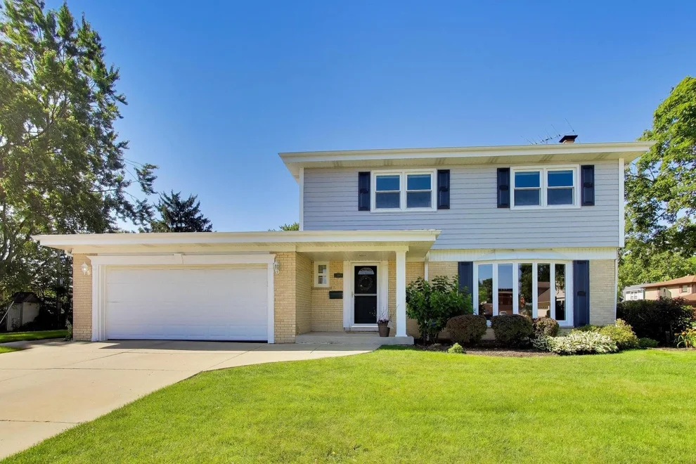 Unit for sale at 2505 E Mayfair Road, Arlington Heights, IL 60004