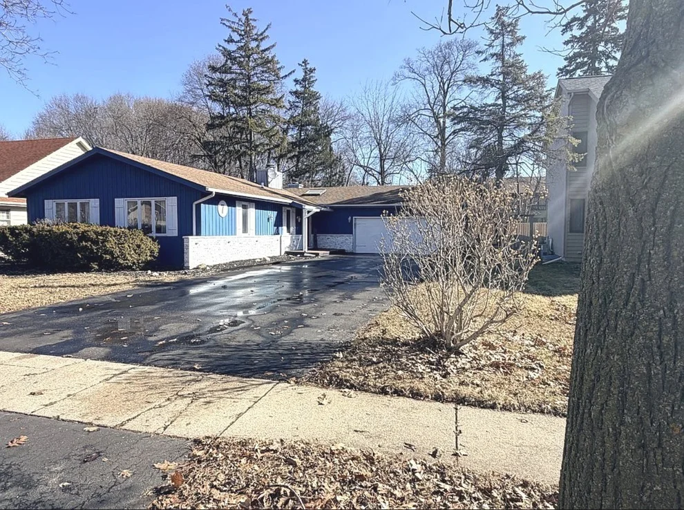 Unit for sale at 7 Woodhead Drive, Lake Villa, IL 60046