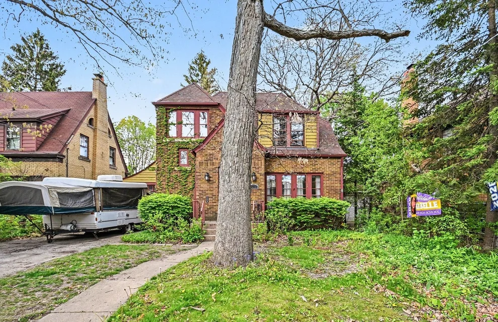 Unit for sale at 1006 Rogers Court, Waukegan, IL 60085
