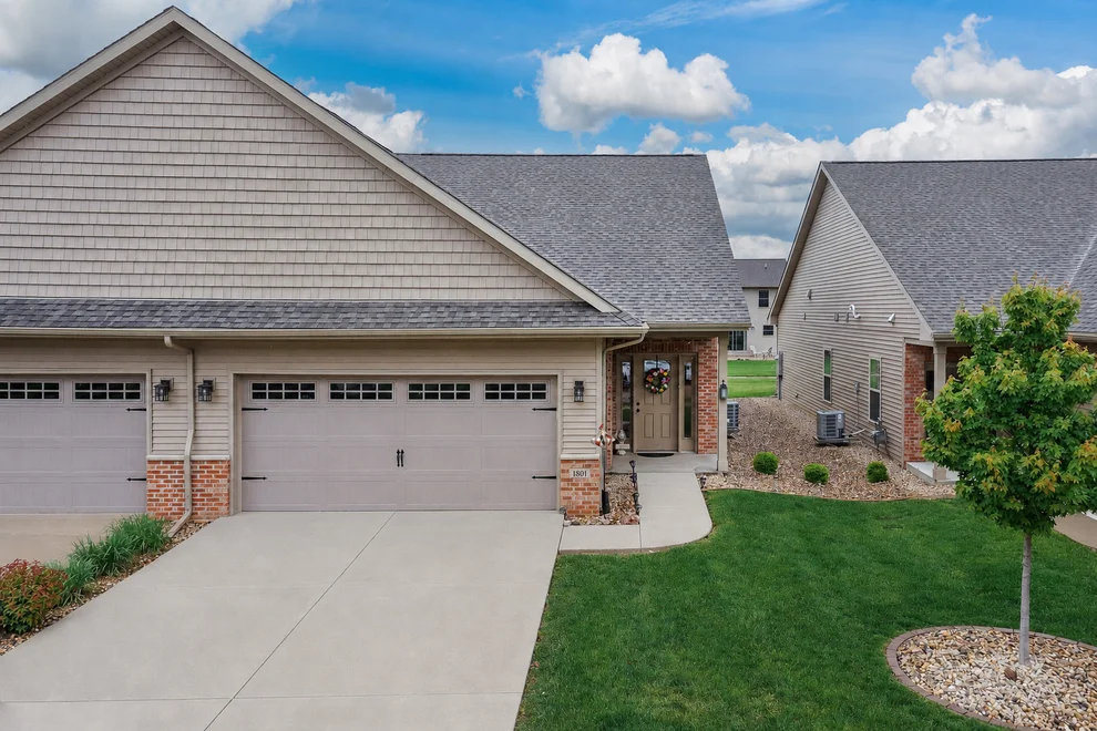 Unit for sale at 1801 Glenbridge Road, Bloomington, IL 61704