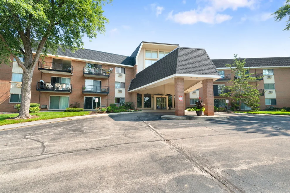 Unit for sale at 1198 Royal Glen Drive, Glen Ellyn, IL 60137