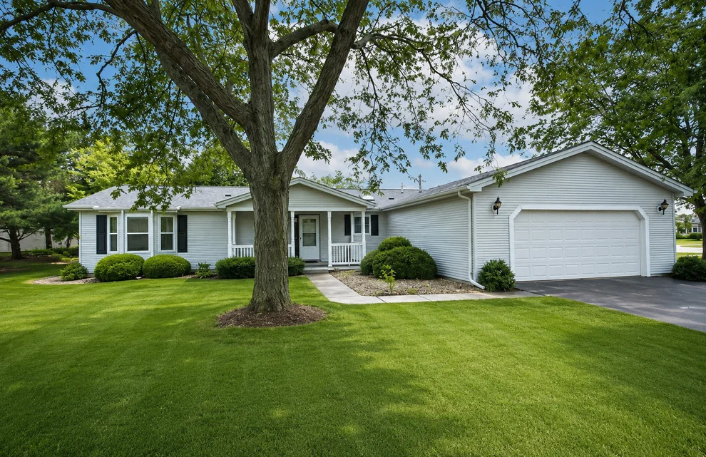 Unit for sale at 9 Hialeah Court, Grayslake, IL 60030