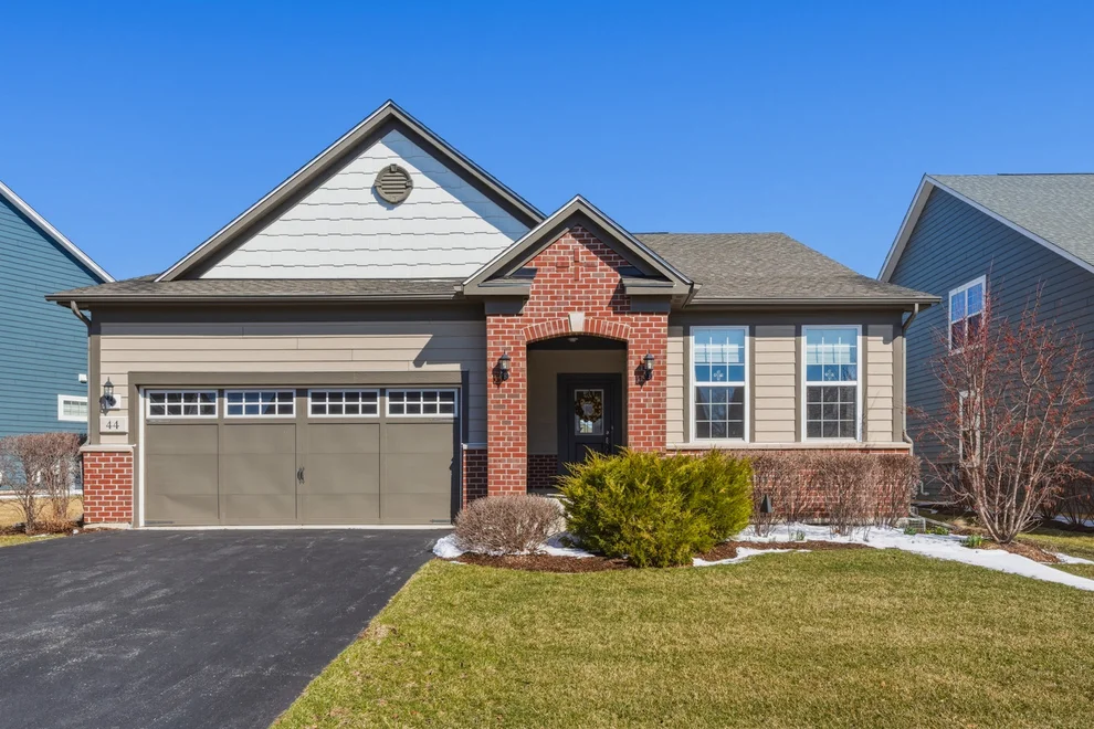 Unit for sale at 44 Pacific Avenue, Hawthorn Woods, IL 60047
