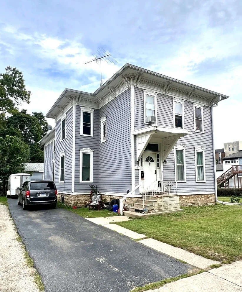 Unit for sale at 424 S Lincoln Avenue, Aurora, IL 60505