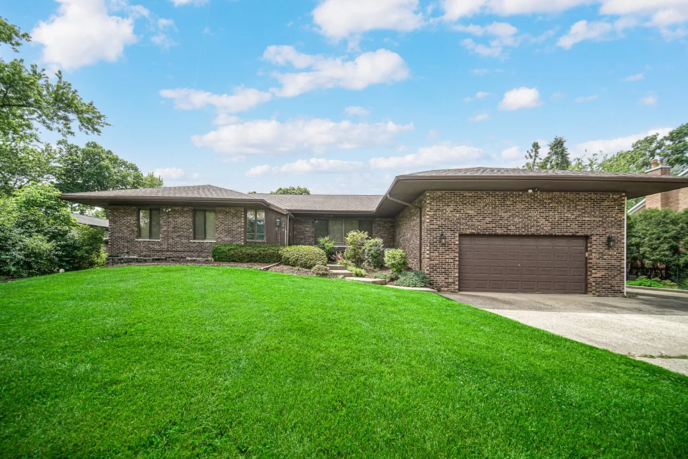 Unit for sale at 3620 Douglas Road, Downers Grove, IL 60515