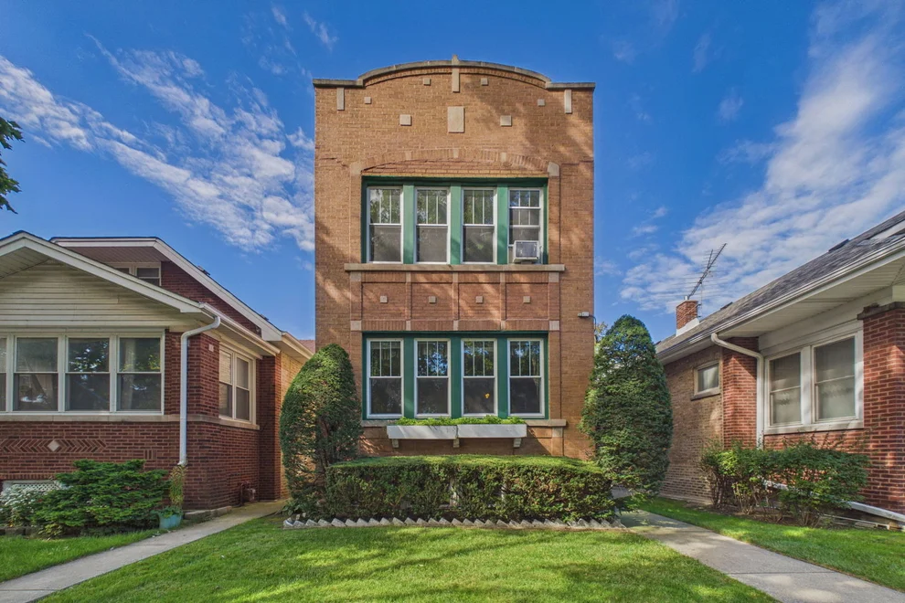 Unit for sale at 6554 N Campbell Avenue, Chicago, IL 60645