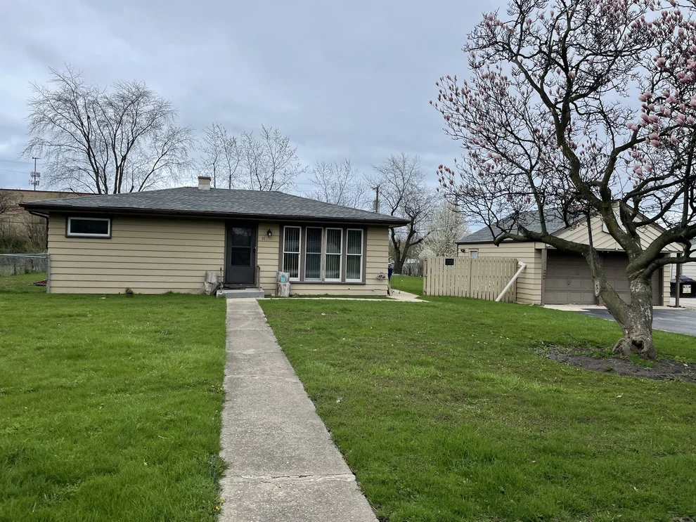 Unit for sale at 11 Shagbark Road, Lake Bluff, IL 60044