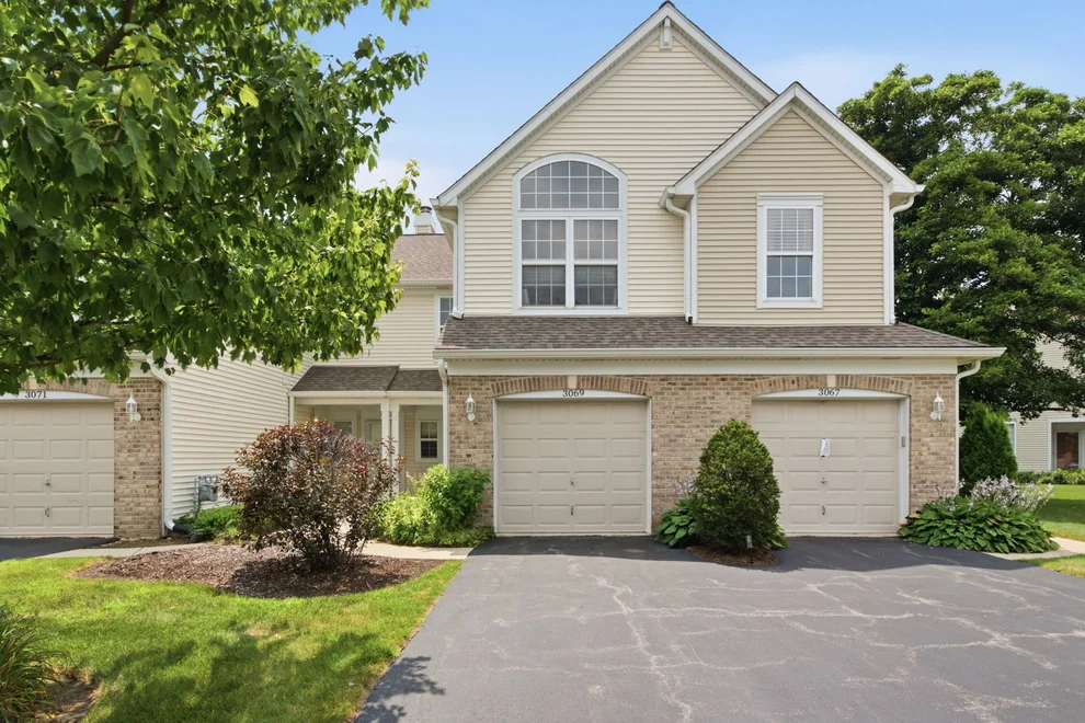Unit for sale at 3069 Autumn Lake Drive, Aurora, IL 60504