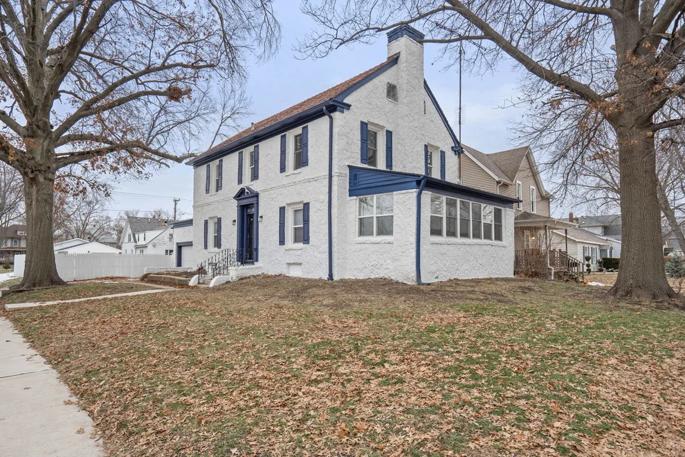 Unit for sale at 412 W 9th Street, Sterling, IL 61081