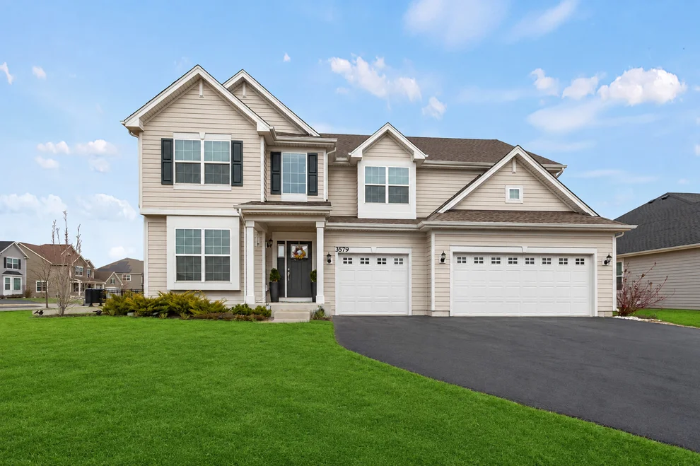 Unit for sale at 3579 Emerald Road, Elgin, IL 60124