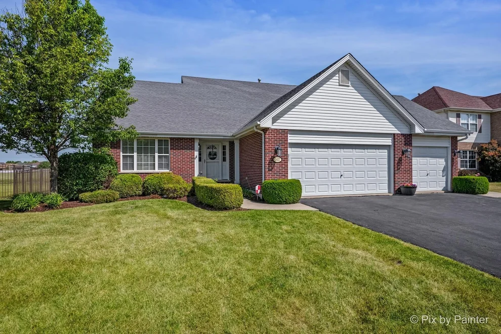 Unit for sale at 2827 Brett Drive, New Lenox, IL 60451