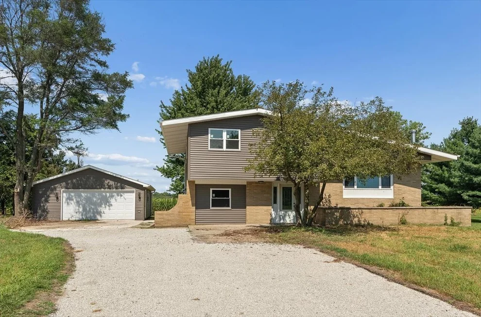 Unit for sale at 1188 E 3300 N Road, Chebanse, IL 60922