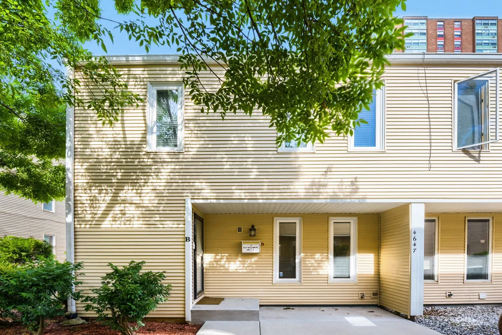 Unit for sale at 4647 N Kenmore Avenue, Chicago, IL 60640