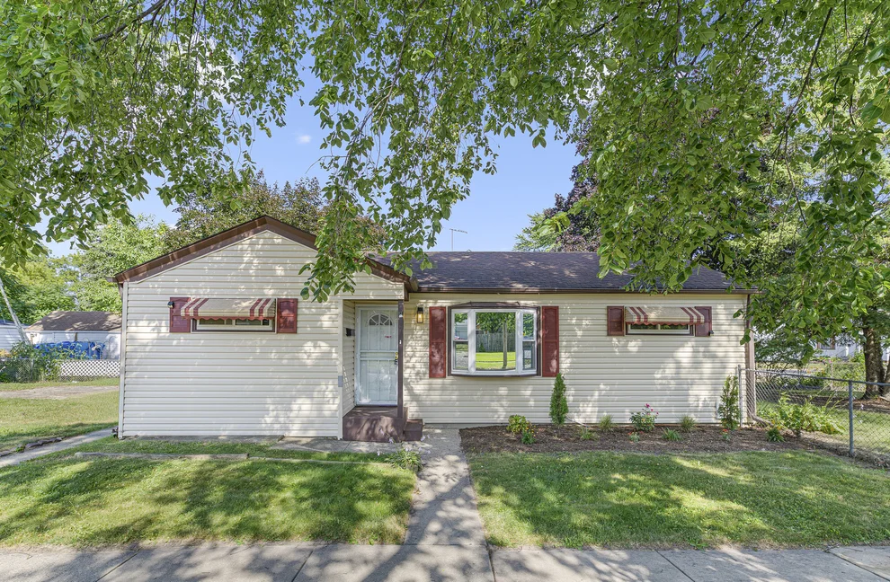Unit for sale at 707 S Elmwood Avenue, Waukegan, IL 60085