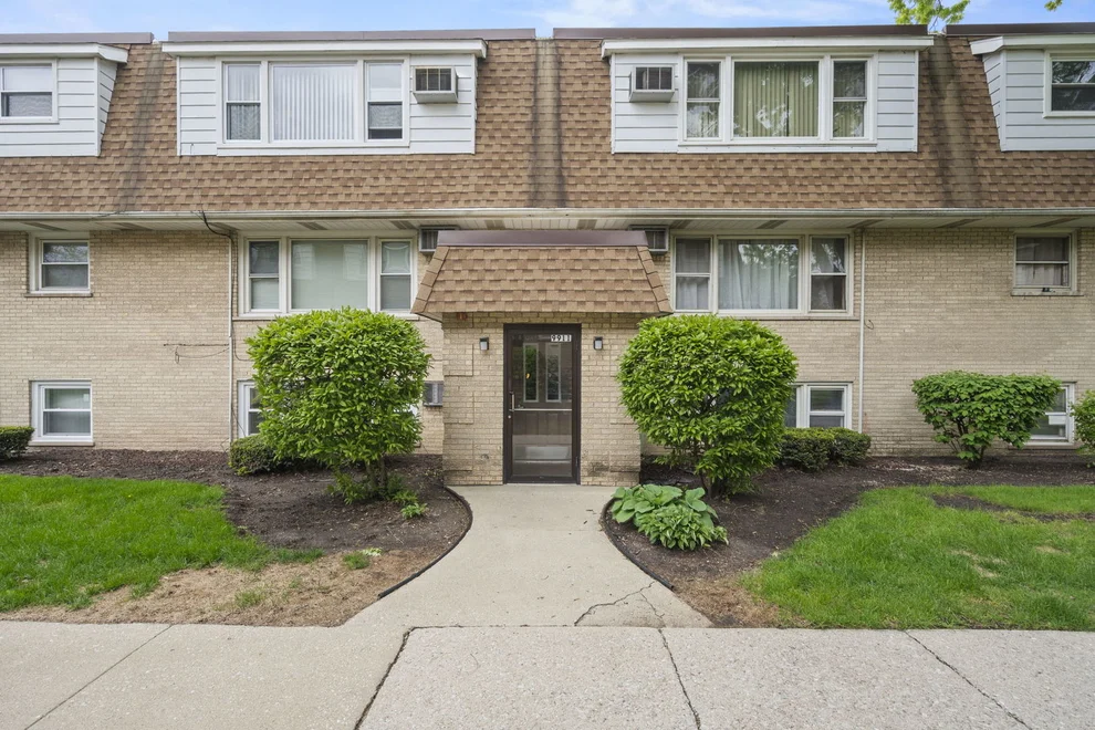 Unit for sale at 9911 W 58th Street, Countryside, IL 60525