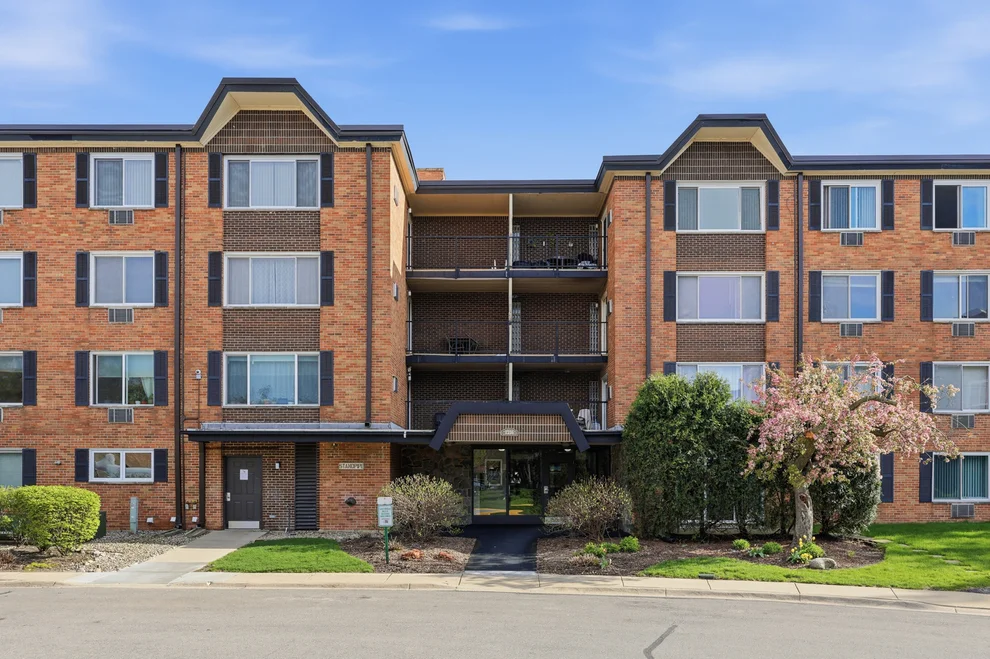 Unit for sale at 1216 S New Wilke Road, Arlington Heights, IL 60005
