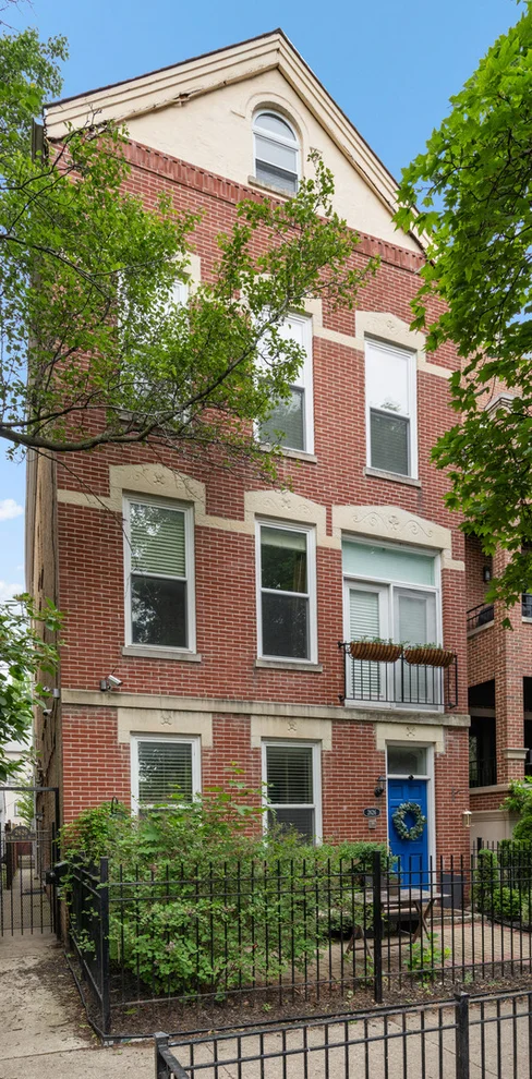 Unit for sale at 2626 N Wayne Avenue, Chicago, IL 60614