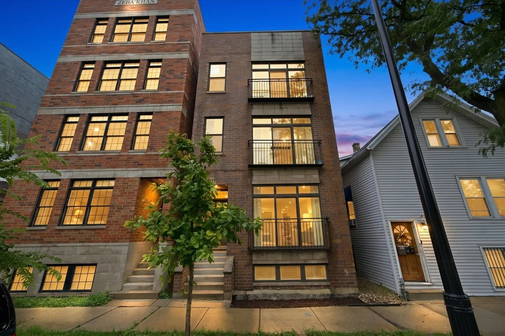 Unit for sale at 4111 N Western Avenue, Chicago, IL 60618