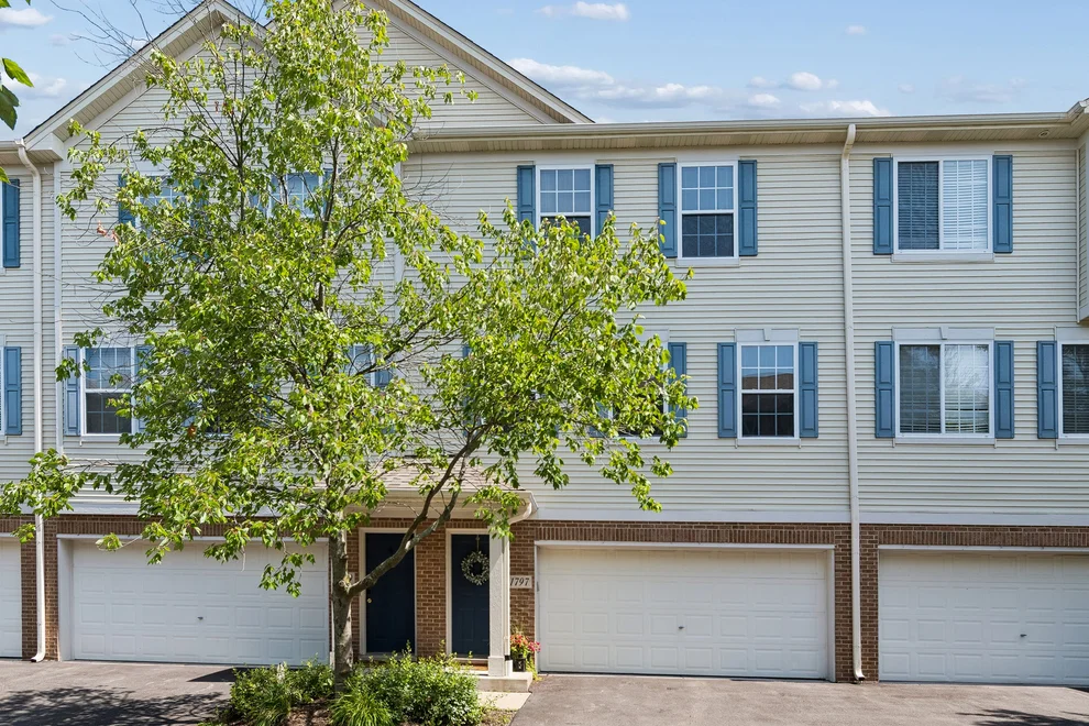 Unit for sale at 1797 Indian Hill Lane, Aurora, IL 60503