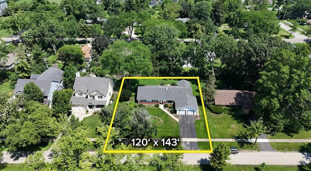 Unit for sale at 325 E Hawthorne Boulevard, Wheaton, IL 60187