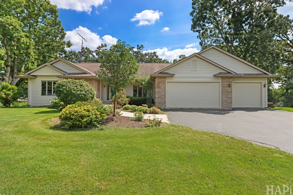Unit for sale at 2215 N Elmkirk Park, McHenry, IL 60051
