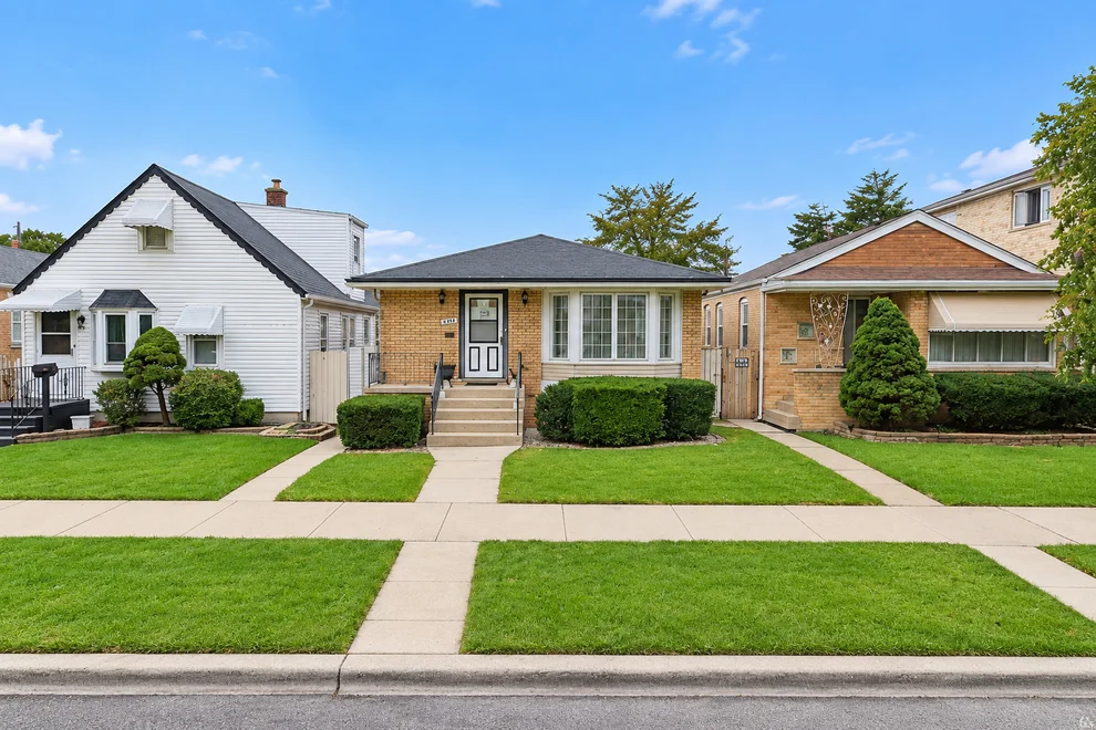 Unit for sale at 6114 S Parkside Avenue, Chicago, IL 60638