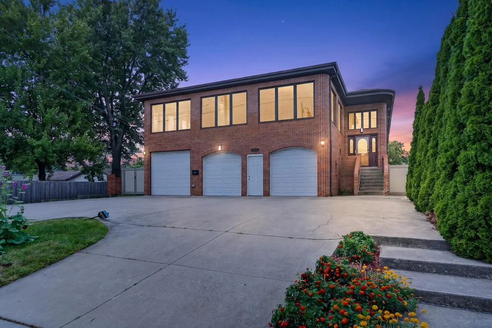 Unit for sale at 1046 S Main Street, Lombard, IL 60148
