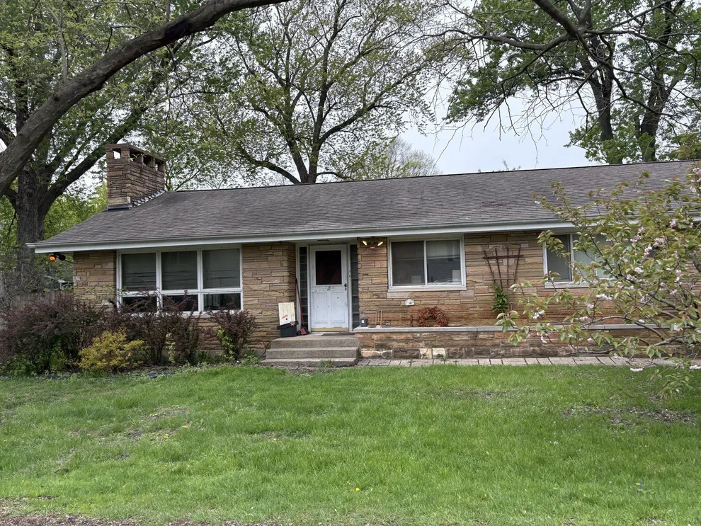 Unit for sale at 337 Maplewood Drive, Lakemoor, IL 60051