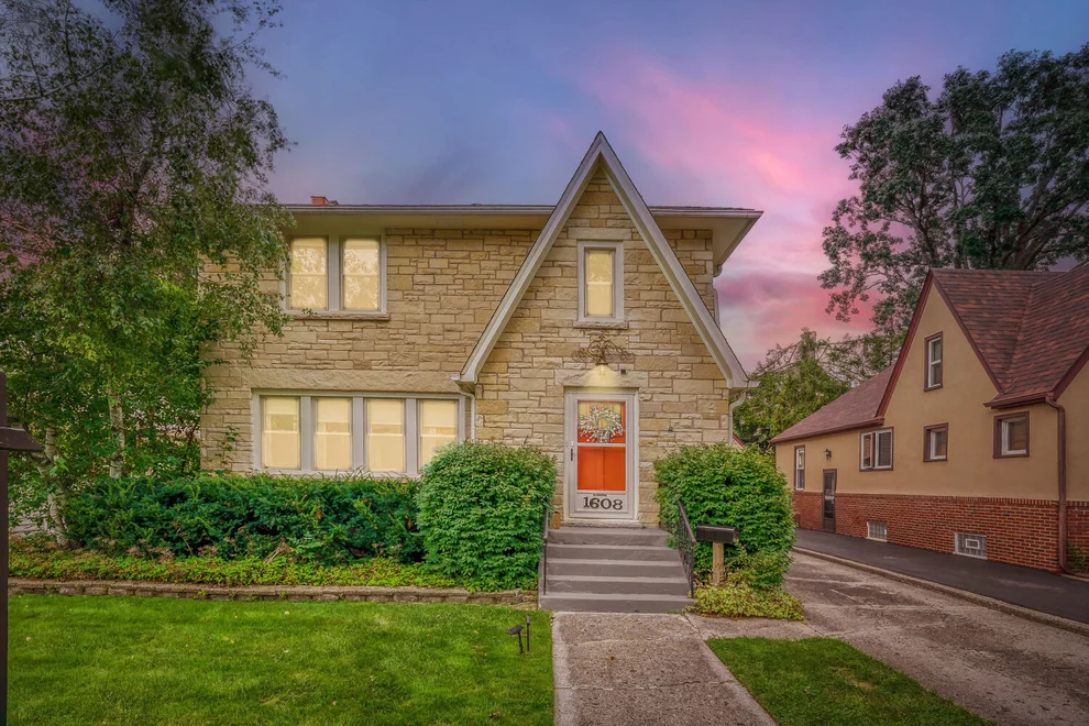 Unit for sale at 1608 Henry Place, Waukegan, IL 60085