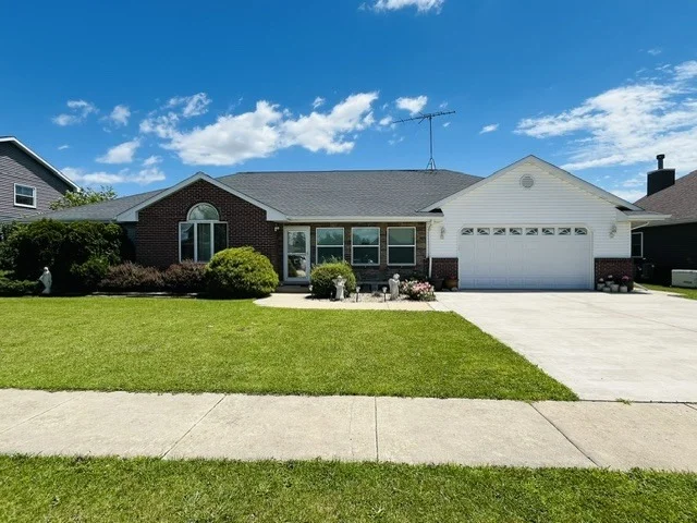 Unit for sale at 315 Coaler Drive, Coal City, IL 60416