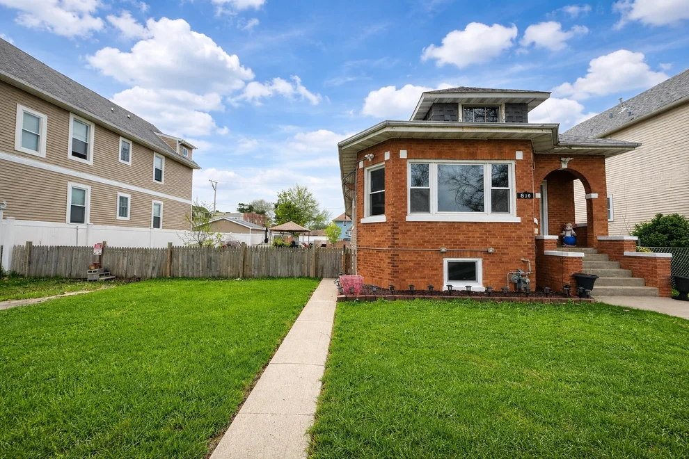 Unit for sale at 816 S 14th Avenue, Maywood, IL 60153
