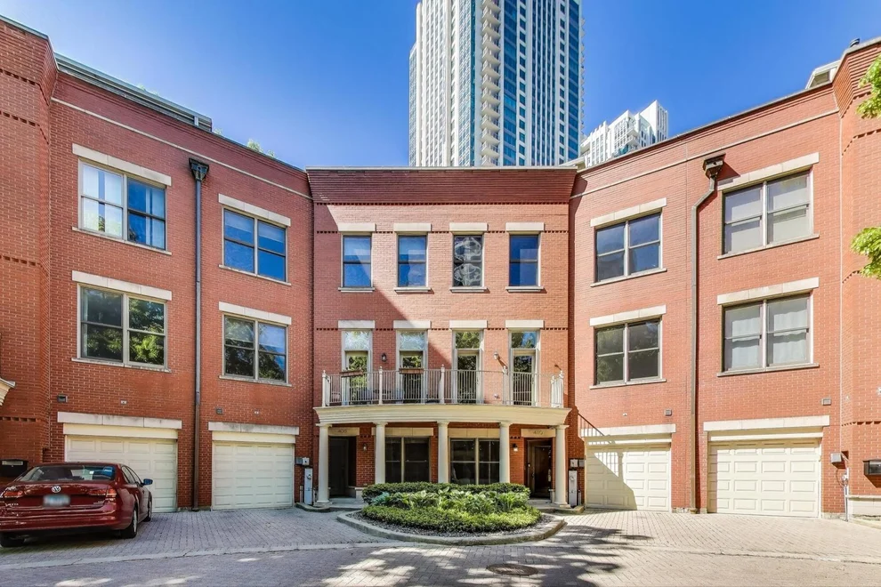 Unit for sale at 410 N CLINTON Street, Chicago, IL 60654