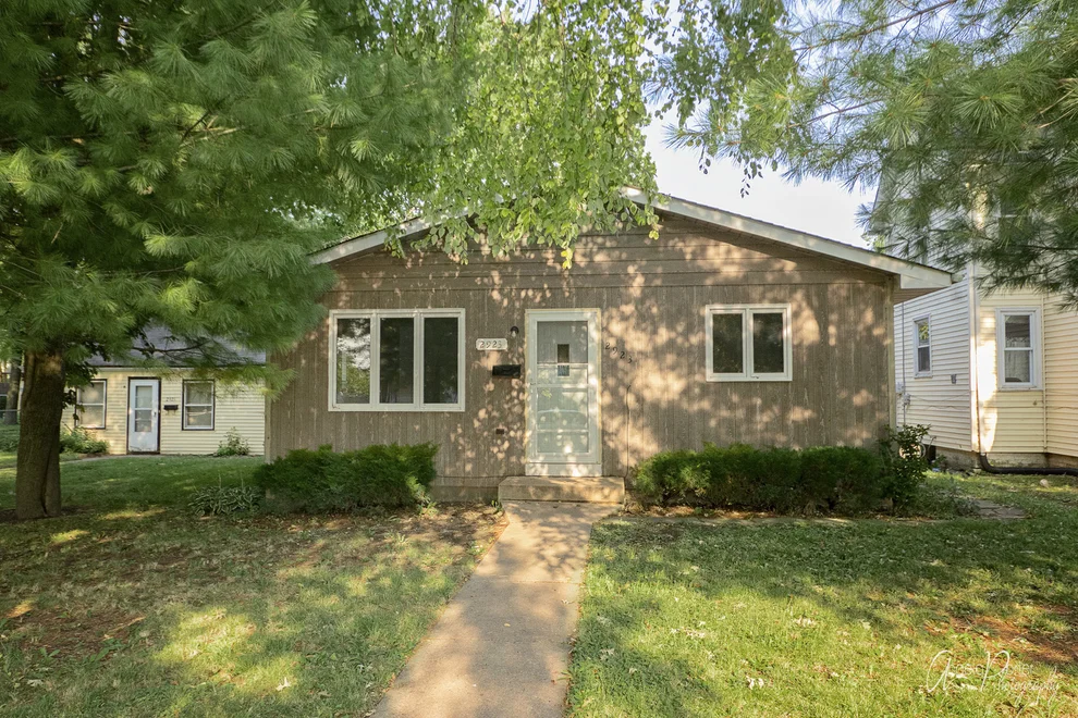 Unit for sale at 2923 Ezra Avenue N, Zion, IL 60099
