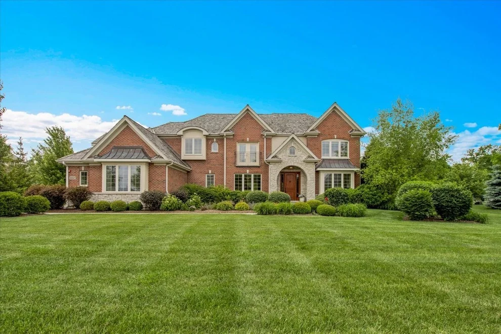 Unit for sale at 20037 W Old Meadow Trail, Long Grove, IL 60047