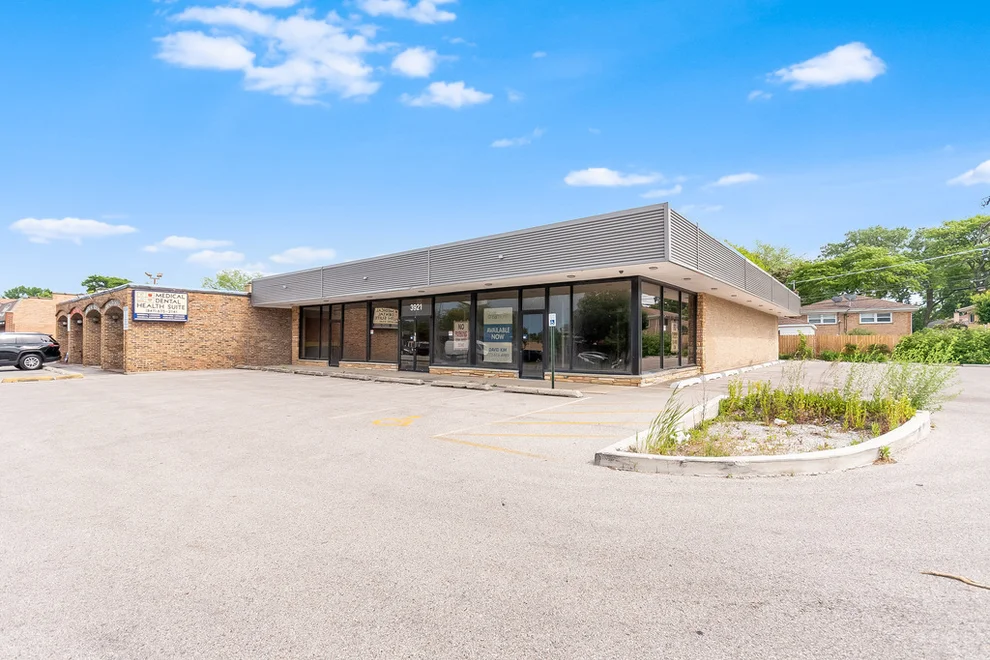 Unit for sale at 3921 W TOUHY Avenue, Lincolnwood, IL 60712