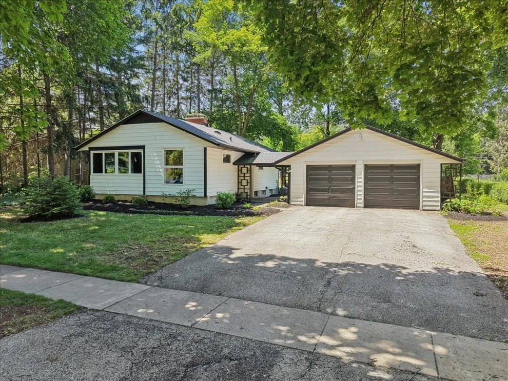 Unit for sale at 227 Woodland Road, Libertyville, IL 60048