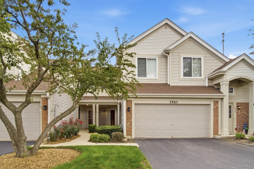 Unit for sale at 1510 N Waterbury Circle, Palatine, IL 60074