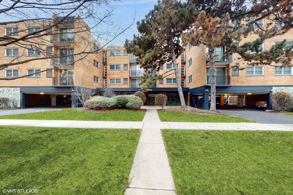 Unit for sale at 333 S East Avenue, Oak Park, IL 60302