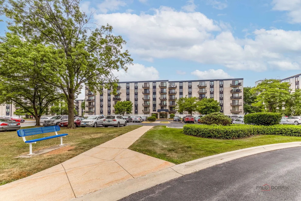 Unit for sale at 9118 W Elmwood Drive, Niles, IL 60714
