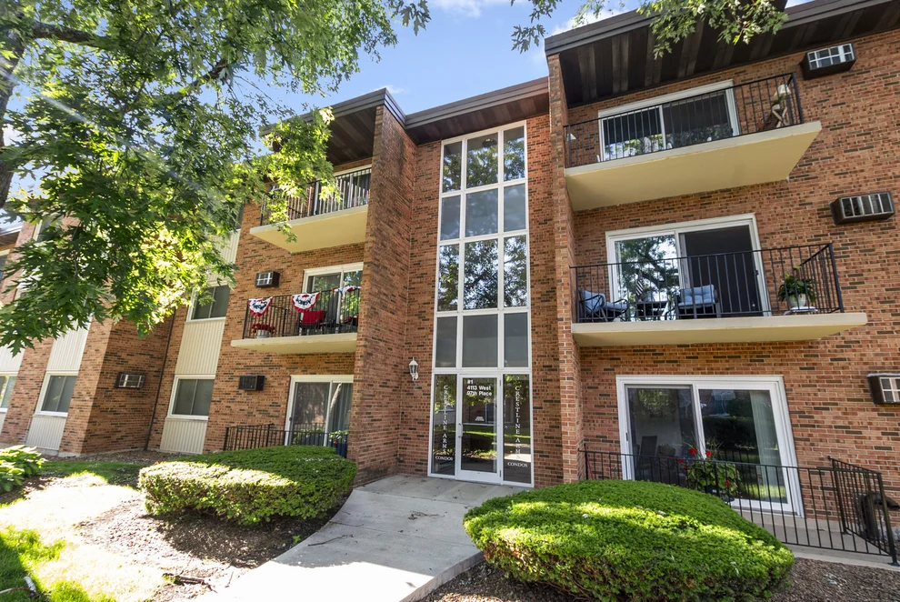 Unit for sale at 4113 W 97th Place, Oak Lawn, IL 60453
