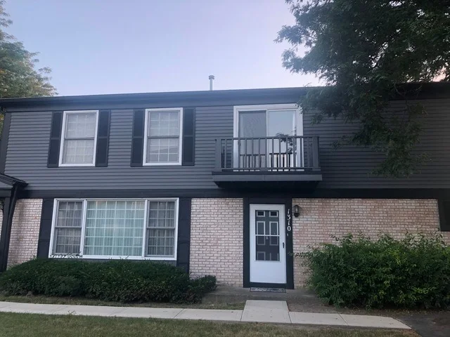 Unit for sale at 1310 Inverrary Lane, Deerfield, IL 60015